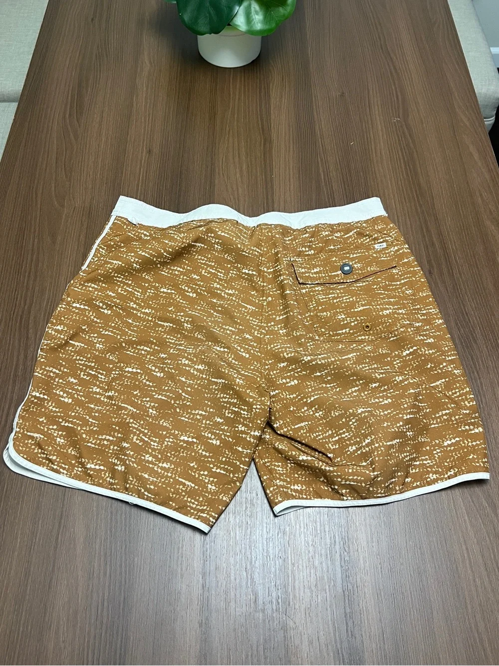 Vuori Men’s Cruise Board Shorts Caramel Size 36